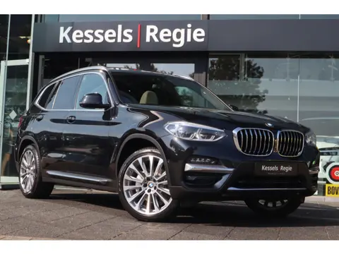 BMW X3 xDrive30e Luxury | Pano | Leer | BLIS | Sfeer | Stoel + Stuurverwarming | 360 camera | HuD | 