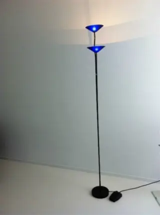 Moderne vloerlamp met twee glazen kapjes