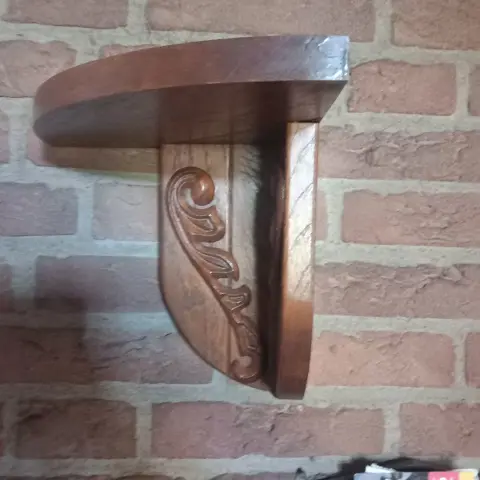 Consoles , mooi bewerkt - afm: 22,5 x 20
