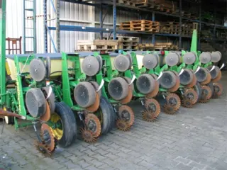 Equipment JD B1750