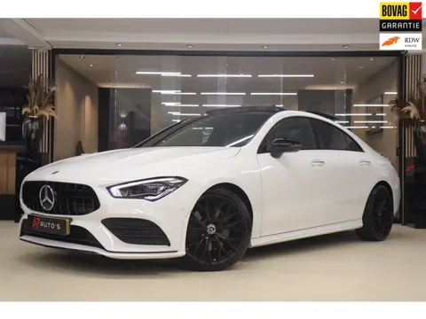 Mercedes-Benz CLA-klasse 200 Business Solution AMG PANO/CAM/KEYLESS/LANEASSIST/VOL