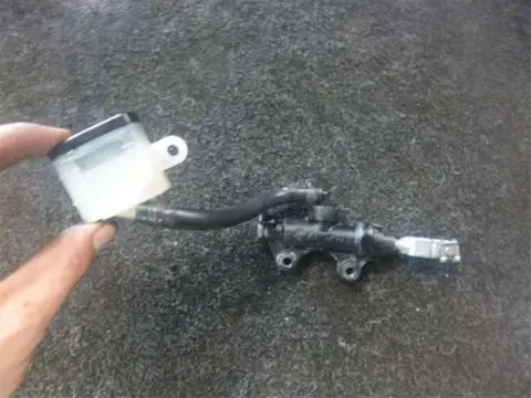 REMPOMP ACHTER Triumph Speed Triple 1050 2008 - 2010