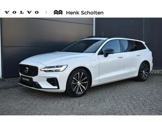 Volvo V60 T8 Plug-in hybrid AWD Plus Dark | Trekhaak | Panoramadak | Verwarmbare voorstoelen, achter