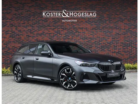 BMW 5 Serie Touring 530e xDrive | Individual - B&W - HUD - Trekhaak
