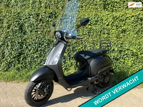Vespa Sprint 50 NOTTE FULL OPTIES BETAAL met in3