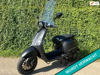Vespa Sprint 50 NOTTE FULL OPTIES BETAAL met in3