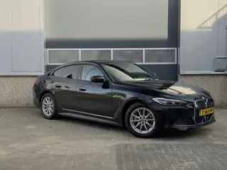 BMW i4 eDrive40 84 kWh Trekhaak, ACC, Zwarte hemel, Elektr stoelen, HUD, DAB