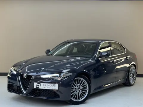 Alfa Romeo Giulia 2.0T Super, 280Pk, 2017, 2de eigenaar, Squadra tuning, Volledig leder, Origineel N
