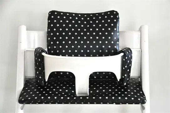 Stokke trip trap stoelverkleiner kussen "Stars Black'