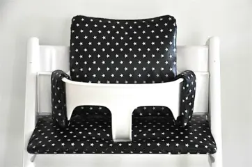 Stokke trip trap stoelverkleiner kussen "Stars Black'