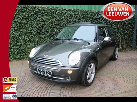 MINI Cooper 1.6 Park Lane R50 met Pano.dak, Leer, PDC, Clima en 16"