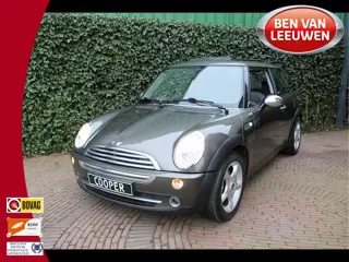 MINI Cooper 1.6 Park Lane R50 met Pano.dak, Leer, PDC, Clima en 16"