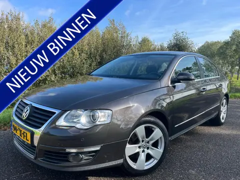 Volkswagen Passat 2.0 | Clima | Cruise | Navi | Bluetooth | Stoelverw. | Distributieriem vv | APK 10