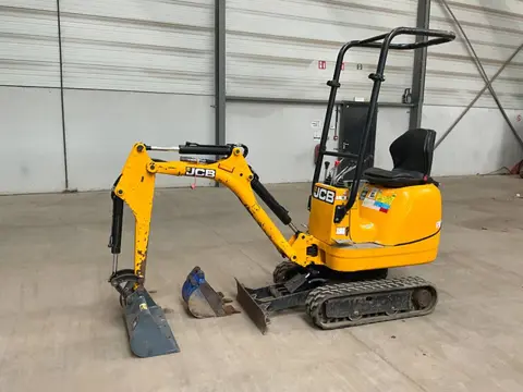 JCB 8008 (bj 2022)