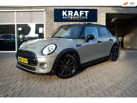 Mini 5-Deurs 1.5 Cooper Chili Serious Business | PANO | Black Edition | Camera + PDC | LED Ring | Un
