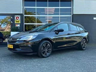 Opel Astra Sports Tourer Business Edition, Airco, Camera, CarPlay, Cruise, Trekhaak, DAB, PDC
