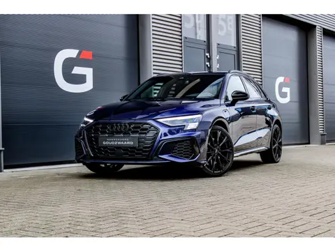 Audi A3 Sportback 45 TFSI e S edition Competition | Matrix | Sportstoelen | Camera | Trekhaak | Ambi