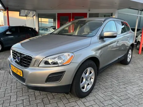 VOLVO XC60 2.0T T5 Aut. 240PK Momentum Trekhaak/Bluethooth/Stoelverwarming