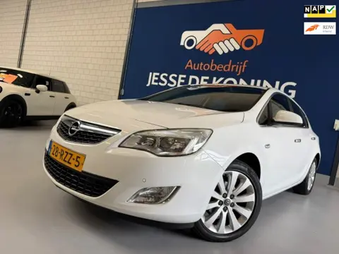 Opel Astra 1.4 Turbo Cosmo / bj.2011 / kleur: wit / 5 deurs / navigatie / trekhaak / sportvelgen / A
