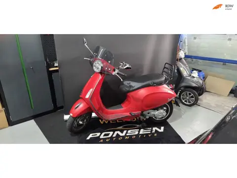 Vespa Bromscooter vespa Primavera 4T Yacht Club