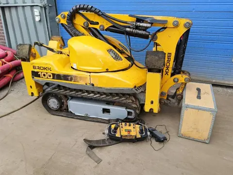 Brokk 100 husqvarna robot remote excavator digger bagger
