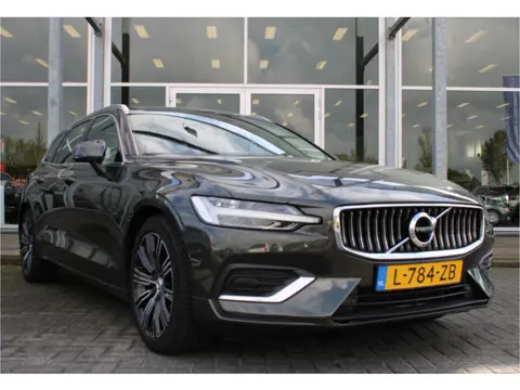 Volvo V60 B3 164PK Automaat Inscription | Org. NL | Trekhaak | Pilot Assist | PDC V+A | Verw. Voorst
