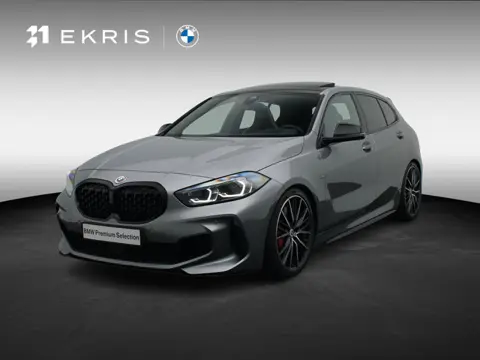 BMW 1 Serie 5-deurs M135i xDrive | LED | Leder | HUD | Schuifdak | Elektr. zetels | DAB | Harman-kar