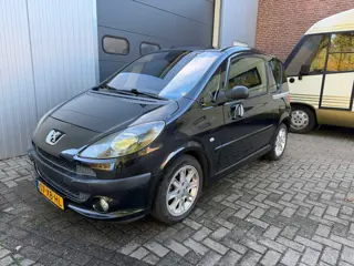 Peugeot 1007 1.4-16V Sesam Sporty