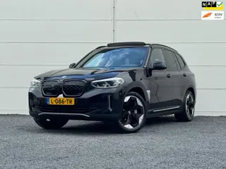 BMW IX3 High Exe 80 kWh Org NL Pano Head up HK SOH 99,3% Apple 360 Cam Mem seats Dodehoek detectie L