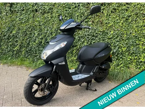Peugeot Kisbee BLACK Edition Scooter EURO4 BETAAL met in3