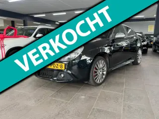 Alfa Romeo Giulietta 1.4 T Distinctive half leer navigatie CarPlay dag light clima cruise controle o
