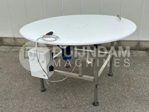 Draaitafel Roestvrijstalen frame met een kunststof blad van 150 cm.
