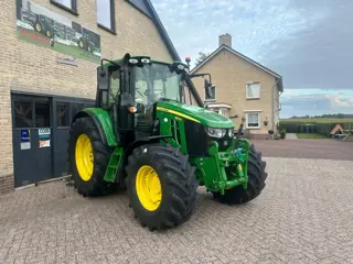 John Deere 6110M
