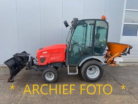 Alles voor de WINTERDIENST: strooizout , sneeuwscheppen , zoutstrooiers , vegers , etc. ....