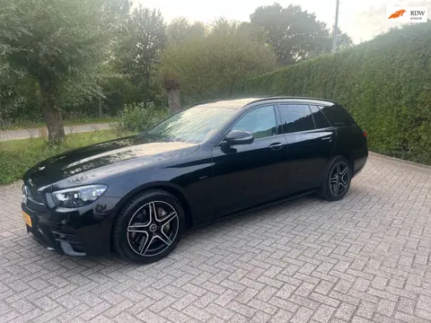 Mercedes-Benz E-klasse Estate 300 e AMG PANNORAMADAK LEER NAVI