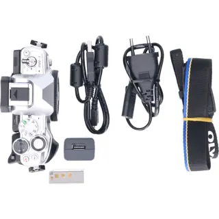 Tweedehands Olympus E-M10 Mark IV Zilver Body CM0218