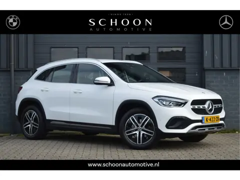 Mercedes-Benz GLA 200 Business Solution Luxury | CAMERA | TREKHAAK | SFEERVERLICHTING | LEDER |