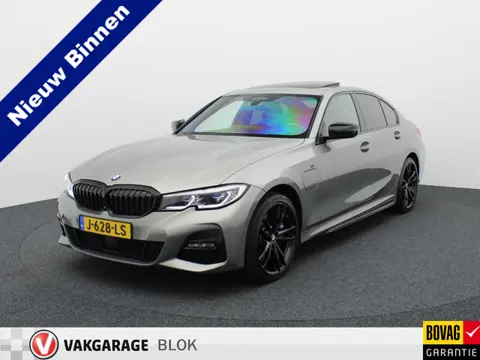 BMW 3-serie 330e High Executive | Schuif/Kanteldak | Head up | Laser Led | Memory | Harman Kardon | 