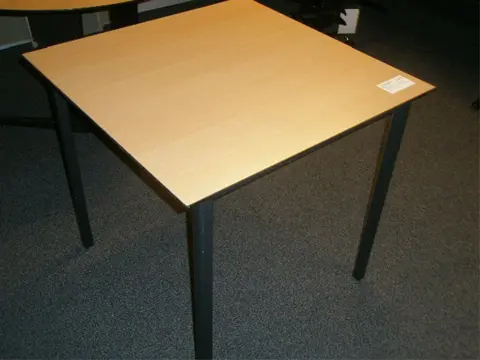 Tafel B80xD80cm. 3x vr