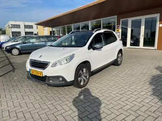 Peugeot 2008 1.2 PureTech Allure (bj 2015)