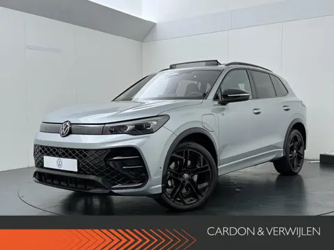 Volkswagen Tiguan 1.5 eHybrid R-Line Edition | 272 PK | SoH 99% | Trekhaak wegklapbaar | Adaptive Cr