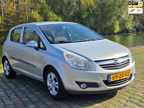 Opel Corsa 1.4-16V Enjoy Uniek km org nl auto 1e eigenaar volledig dealer onderhouden cruis control 
