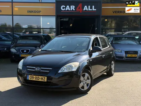 Kia Cee'd 1.4 X-tra APK 18-10-2027/AIRCO/TREKHAAK/CRUISE/RIJDT PERFECT