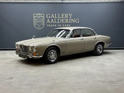 Jaguar XJ-6 4.2 Series 1 "Ascot Fawn with dark Buckskin" "Ascot Fawn with dark Buckskin" - You could
