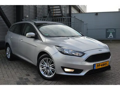 Ford Focus Wagon 1.0 Titanium bj17 airco Navi 6 bak mooie auto