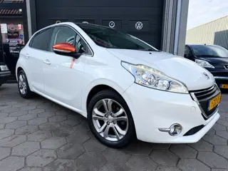 Peugeot 208 1.2 PureTech Roland Garros - Automaat - Pano - Leer - Navi - N.a.p -