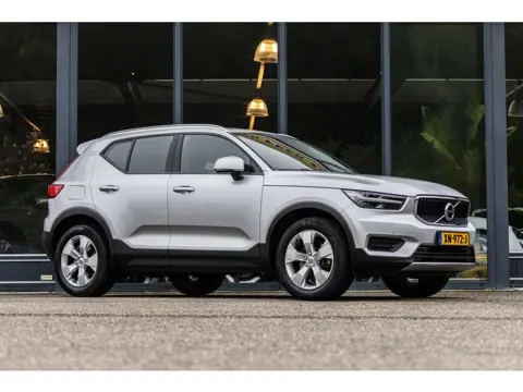 Volvo XC40 2.0 T4 Momentum (bj 2019, automaat)
