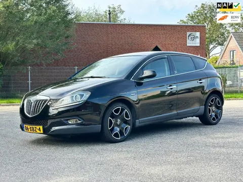 Lancia Delta 1.4 M.air Lounge Cruise*Clima*NAP*Dealer onderhouden*LM velgen*Parkeersensoren*Alcantar