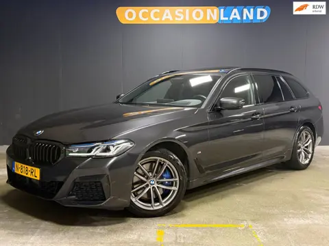 BMW 5-serie Touring 530i High Executive M-Sport|PANO|LASER|KEYLESS|TREKHAAK|MEMORY|HUD|360CAM|SFEER|