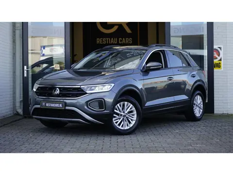 Volkswagen T-Roc 1.5 TSI Life AUTOMAAT|ACC|BEATS|CAMERA|CARPLAY|DAB|KEYLESS|STANDKACHEL|STOEL/ STUUR